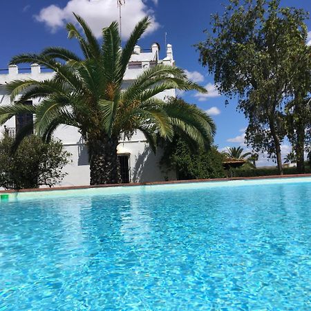 فندق Hacienda La Indiana لوس بالاسيوس ي فيلافرانكه المظهر الخارجي الصورة