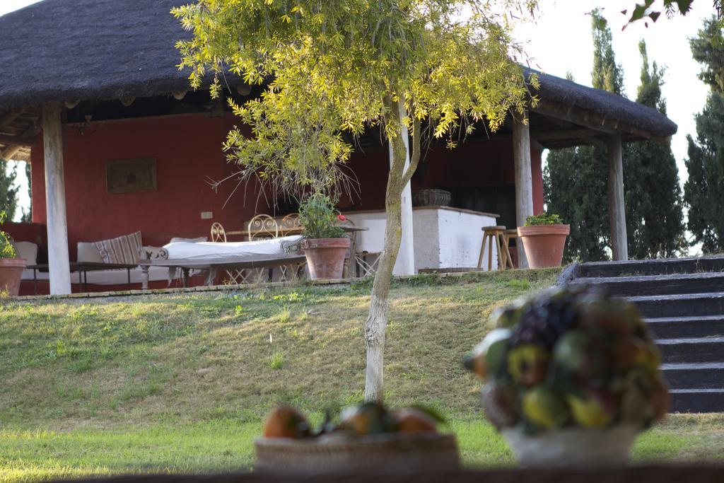 فندق Hacienda La Indiana لوس بالاسيوس ي فيلافرانكه المظهر الخارجي الصورة